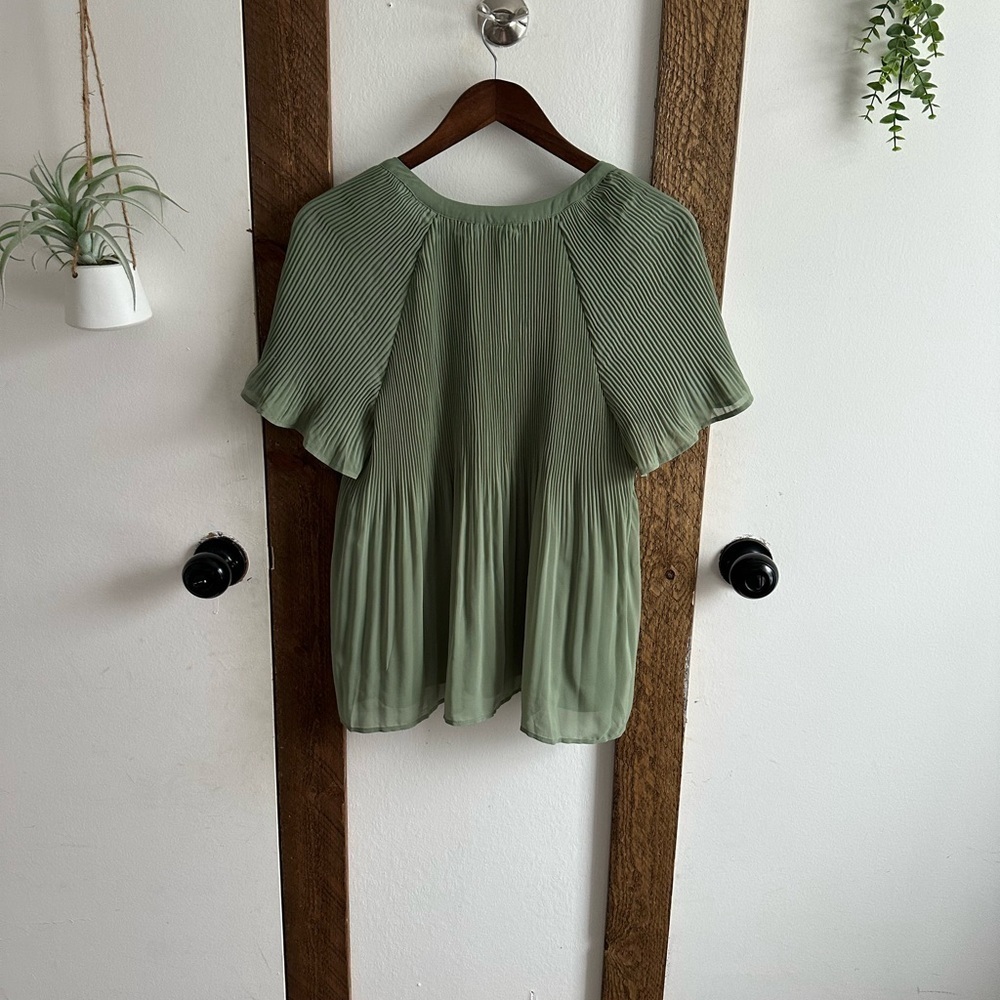 Cracker Barrel Boutique Sage Green Pleated Women's Blouse Size Small - Picture 14 of 16